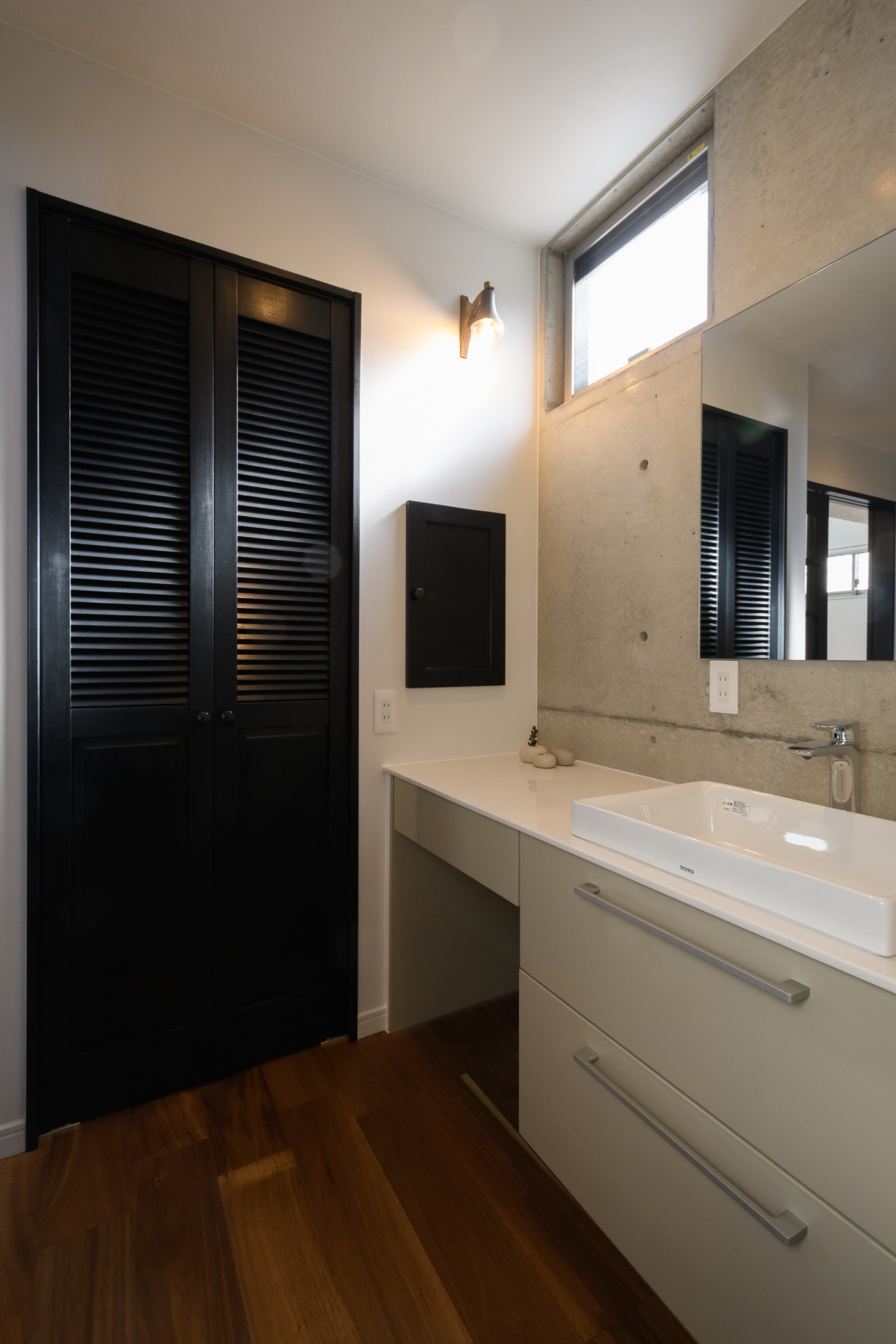 外断熱RC住宅の来客用洗面