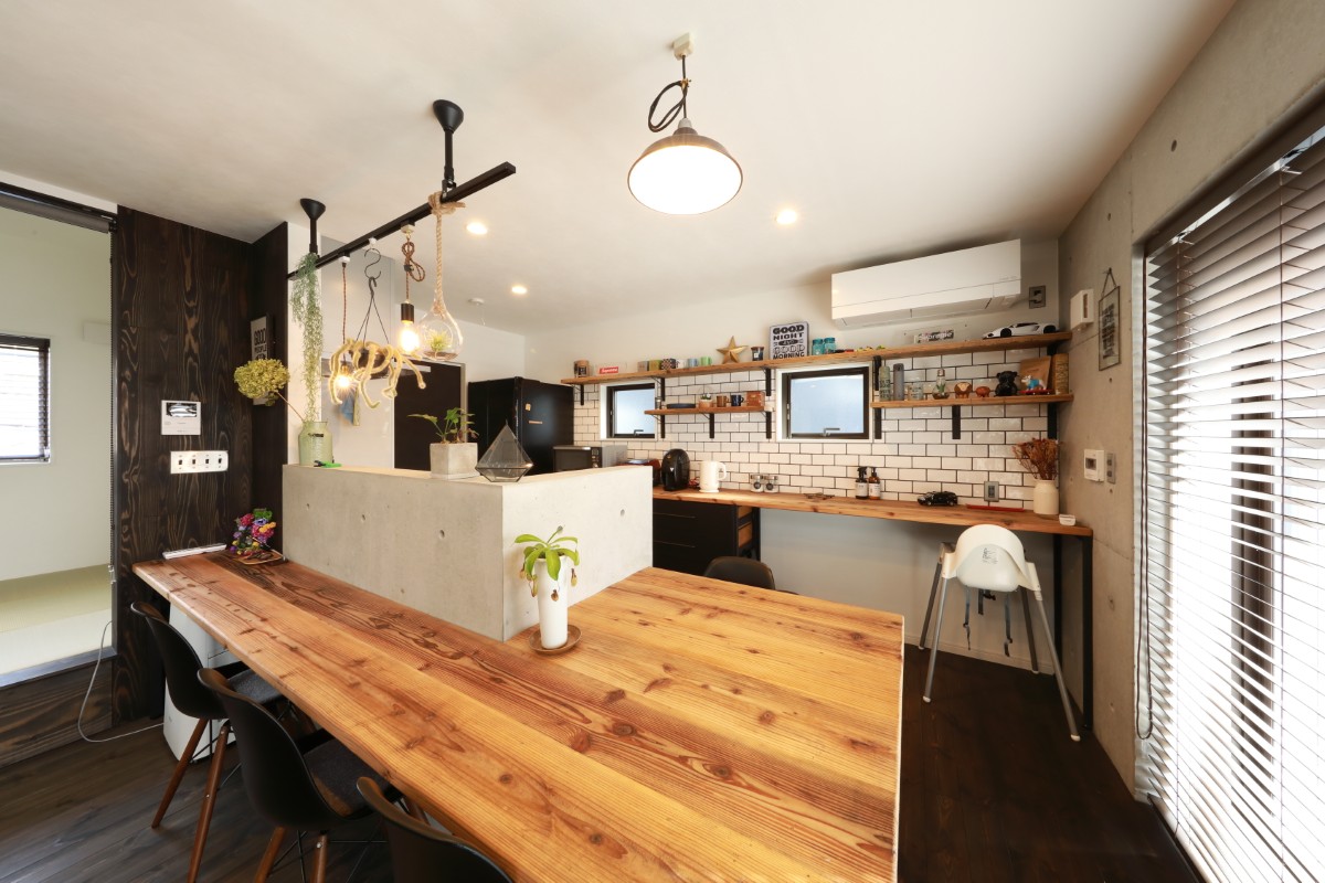 足場板を使った造作テーブル