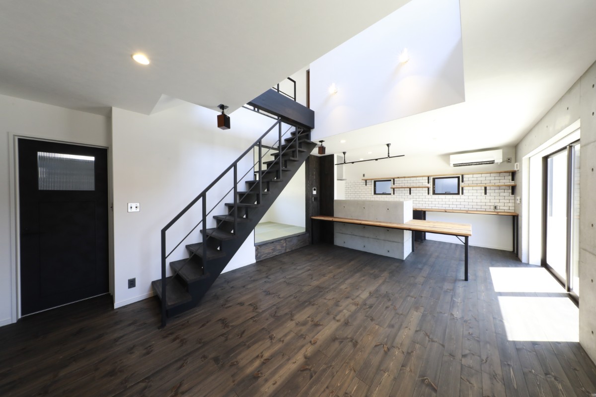 スケルトン階段のあるLDK