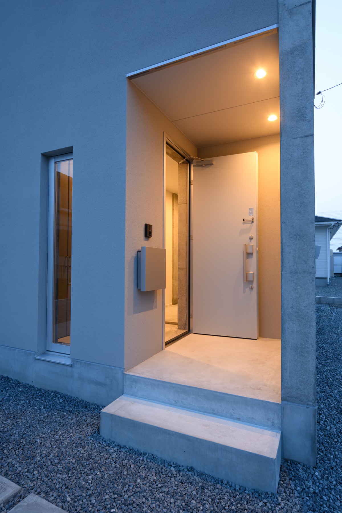 外断熱RC住宅のエントランス