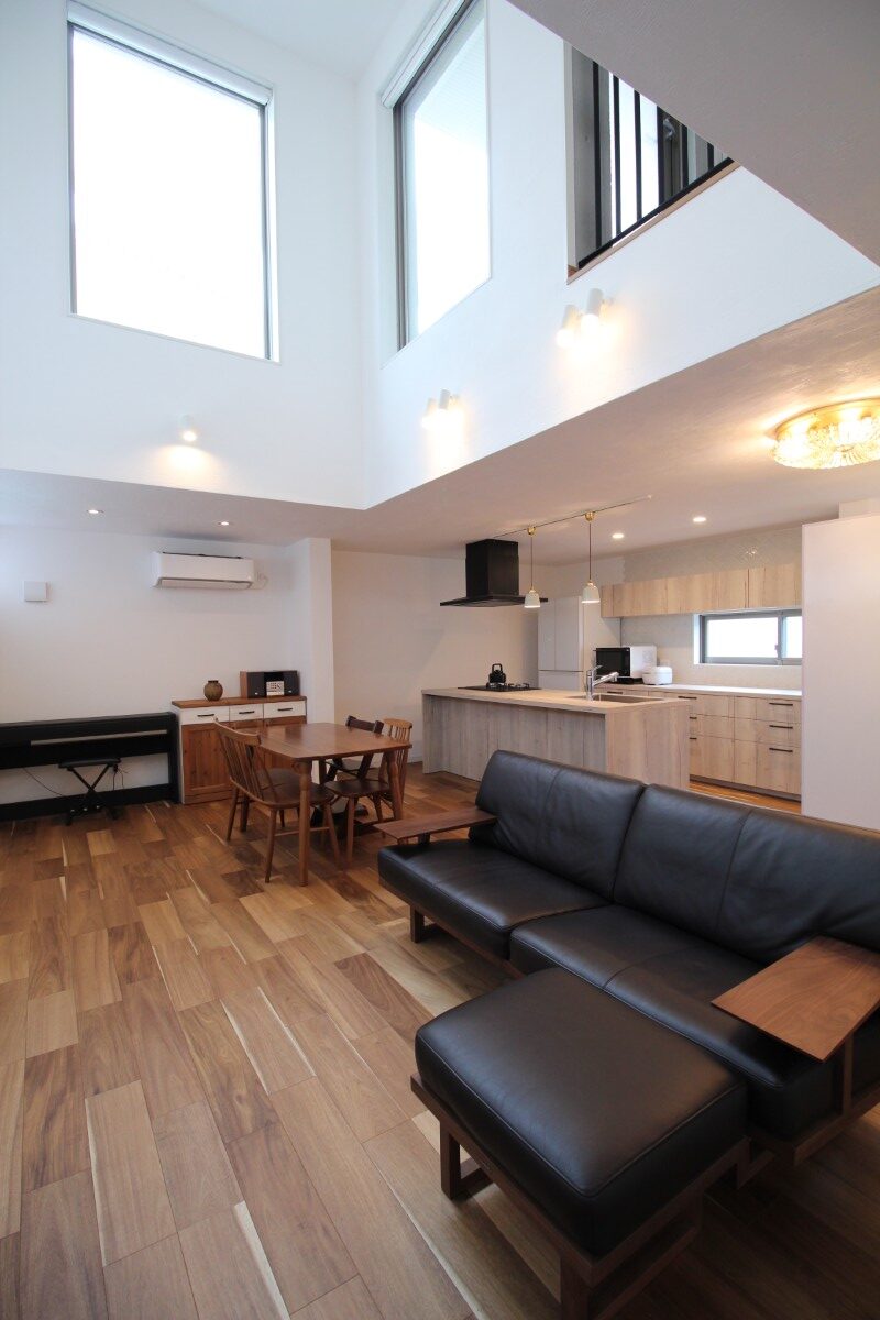 外断熱RC住宅のエントランス