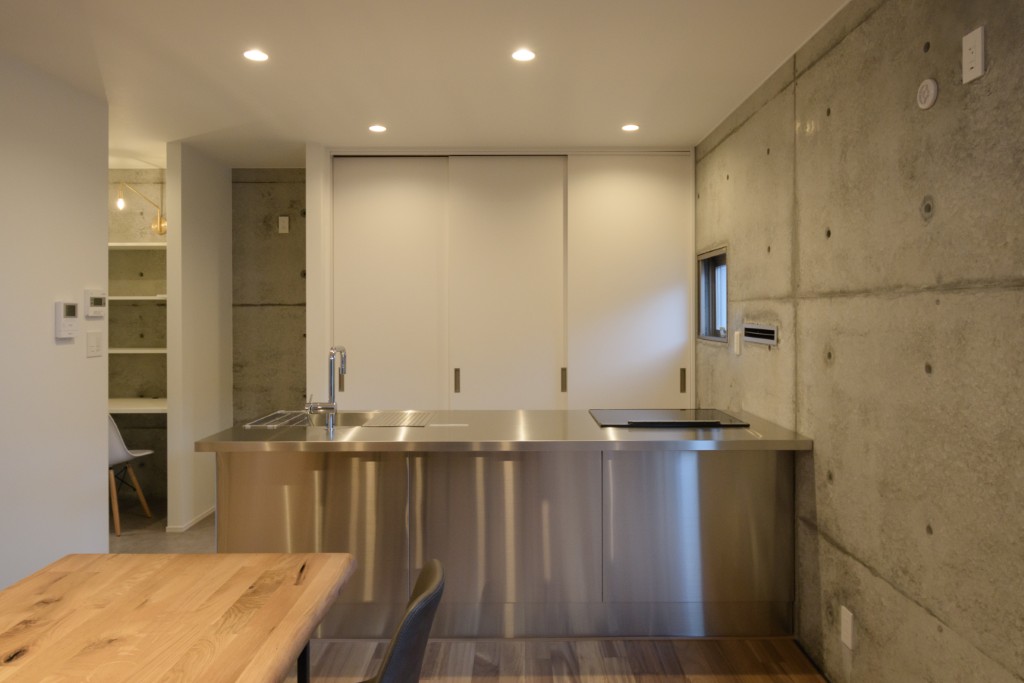 外断熱RC住宅のエントランス