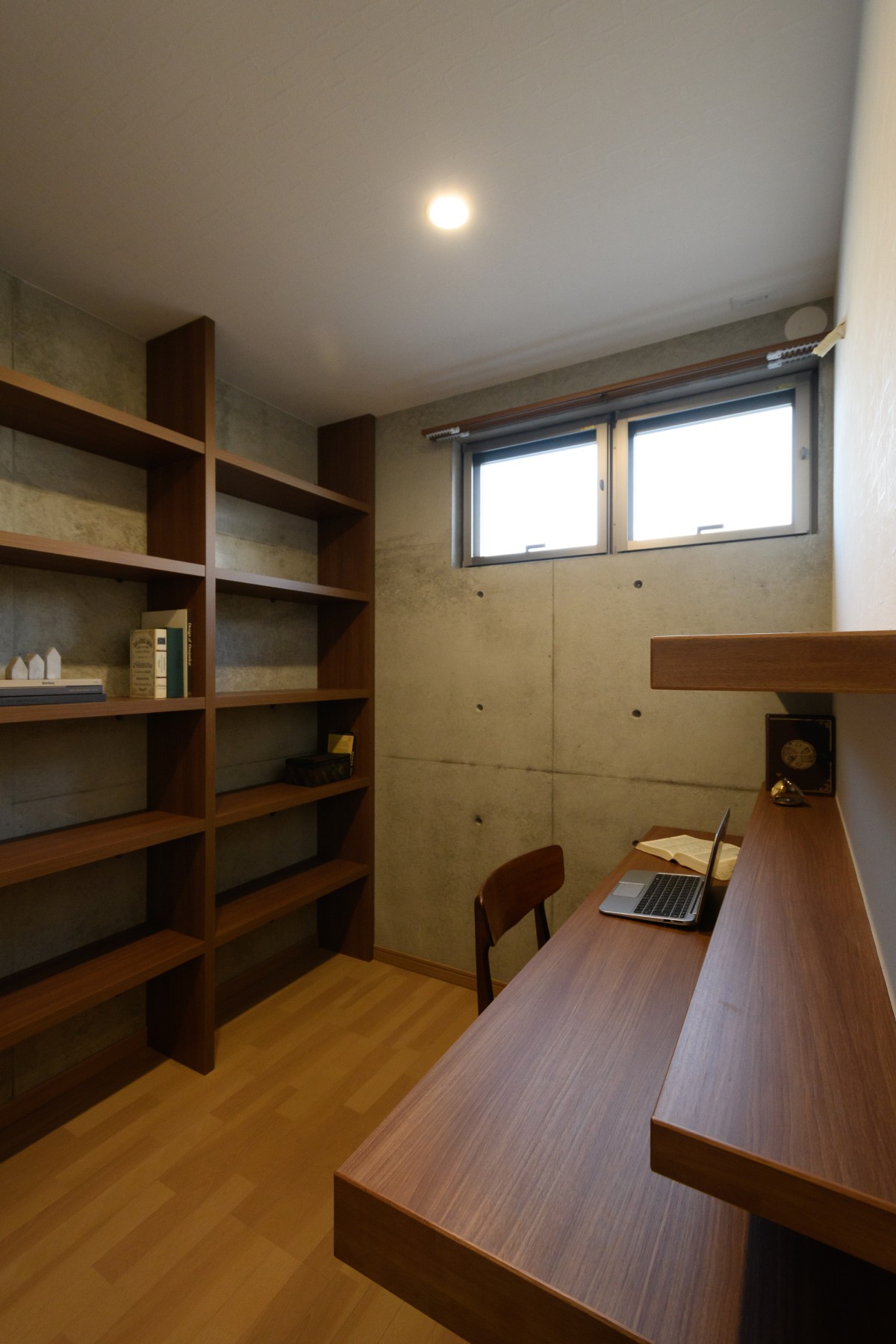 外断熱RC住宅の書斎