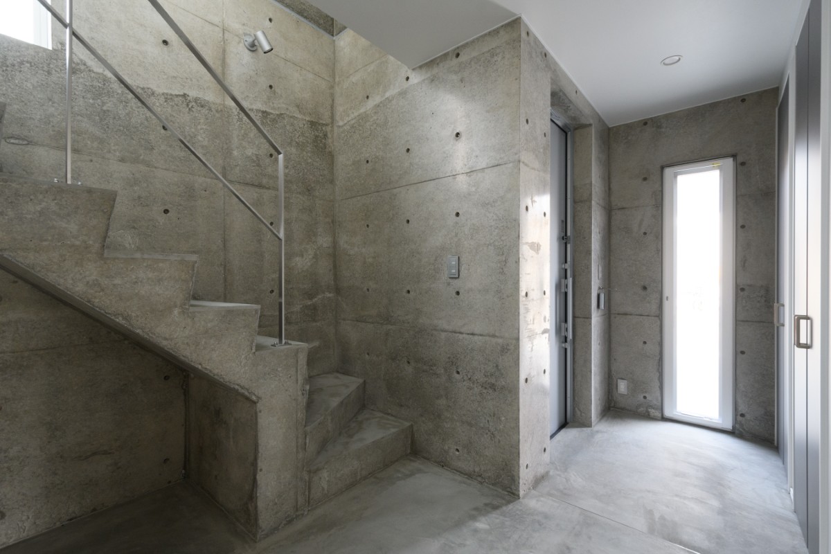 外断熱RC住宅のエントランス