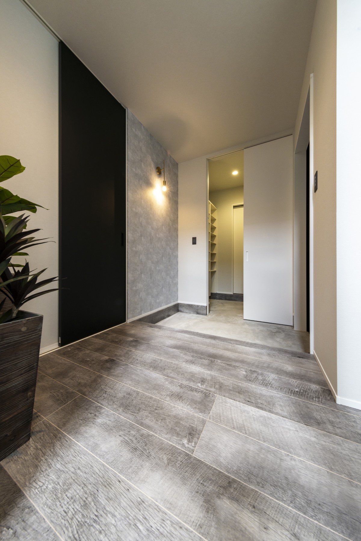 店舗併用住宅のエントランス