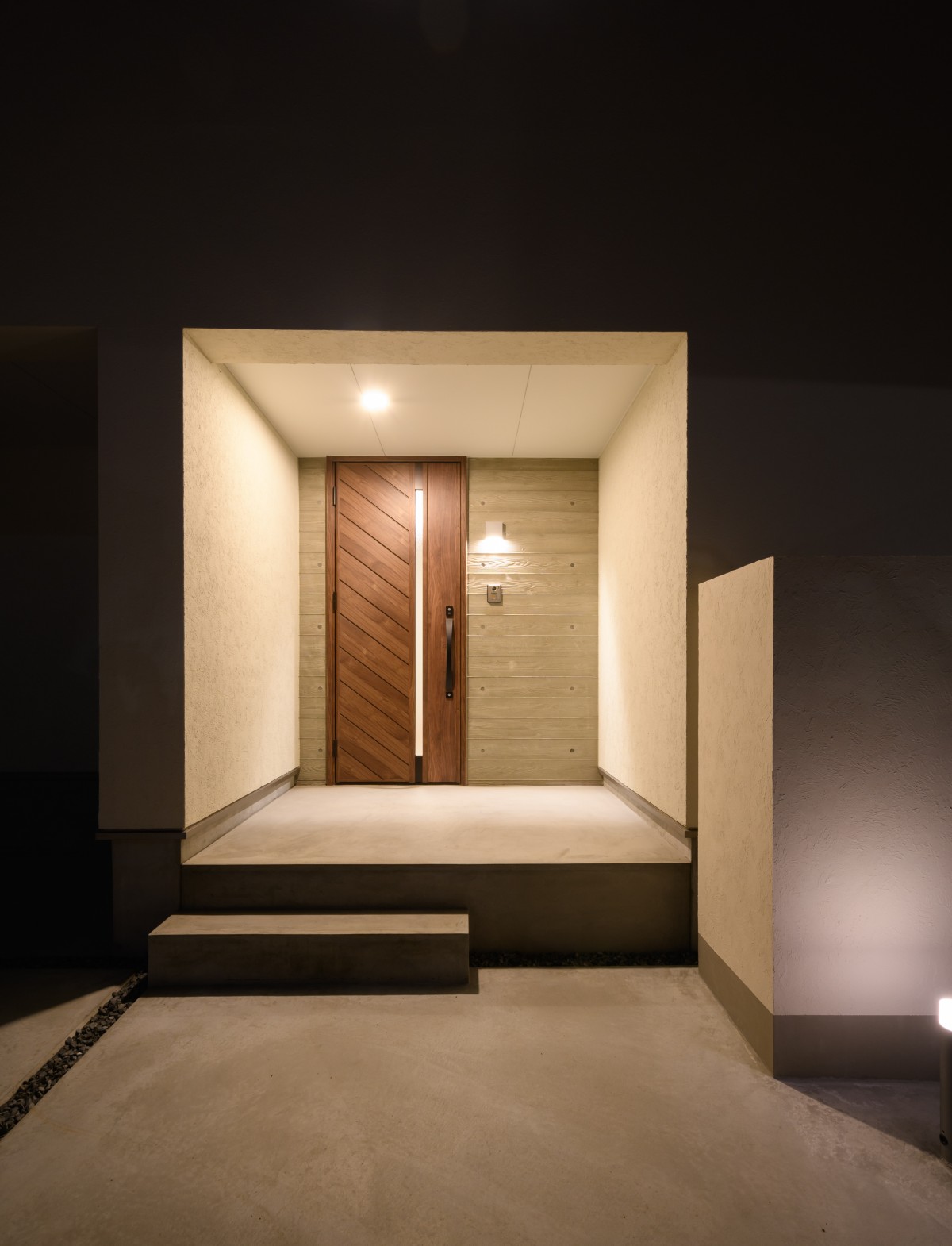 外断熱RC住宅のエントランス