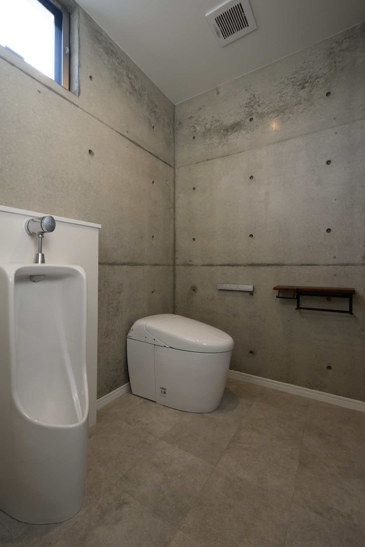 外断熱RC住宅の来客用トイレ