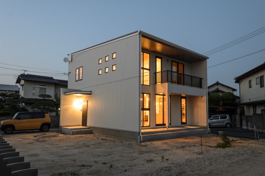 木造住宅の夜景