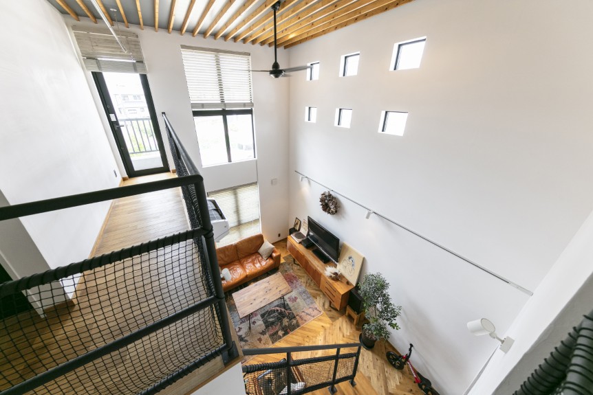 吹抜け上の天井