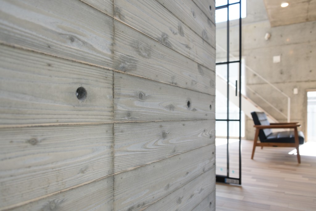 外断熱RC住宅のエントランス