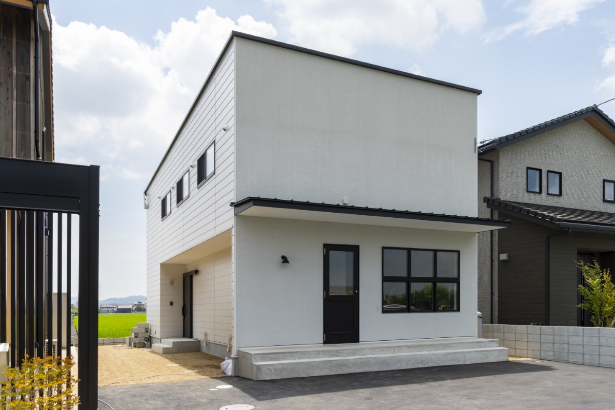 外断熱RC住宅のエントランス