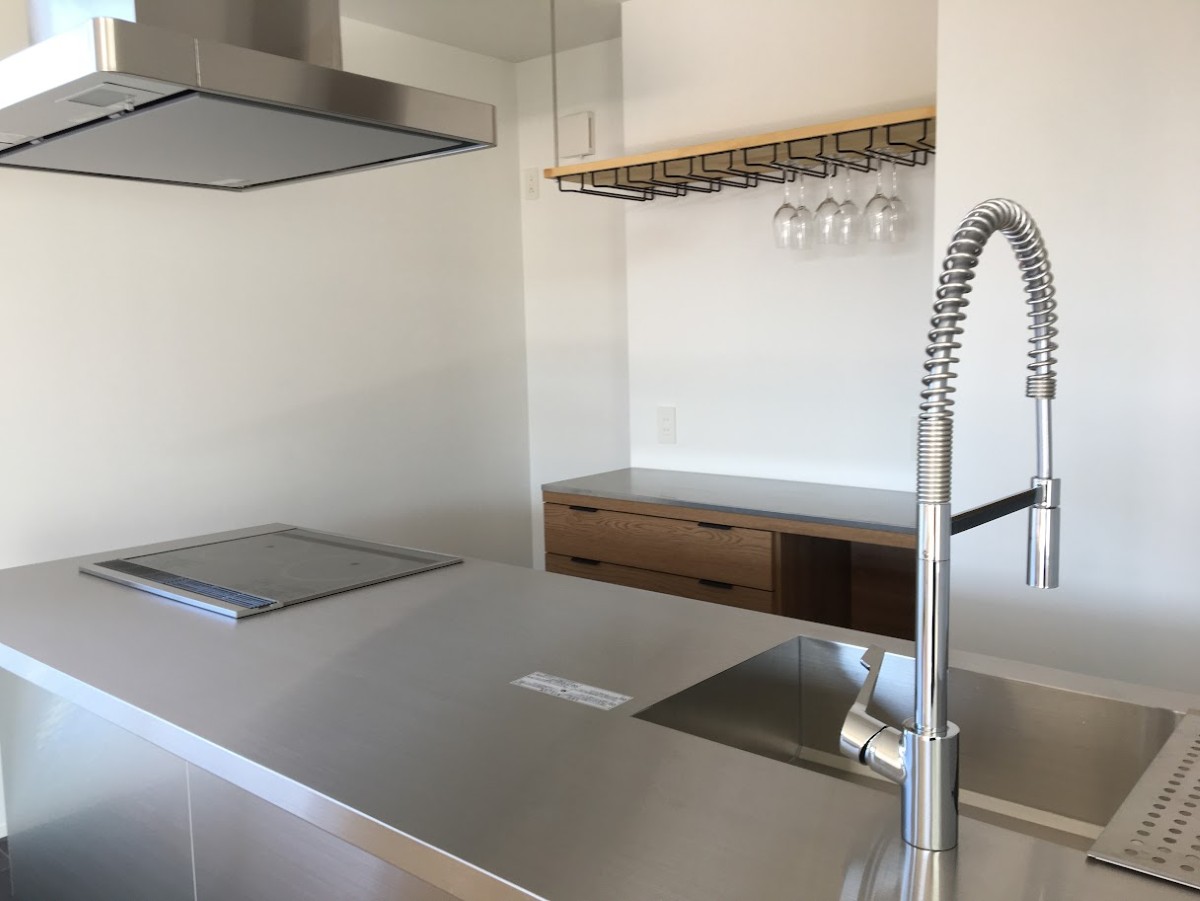 ワイングラスが置けるキッチン