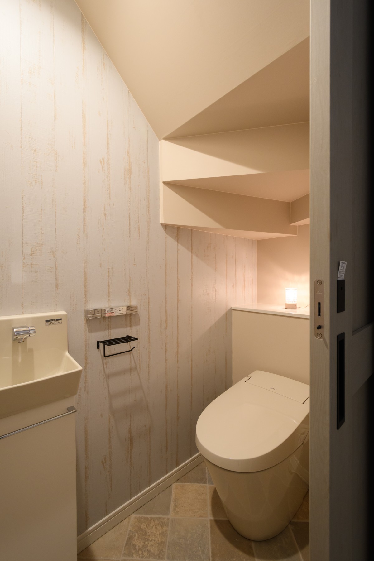 木造住宅のトイレ