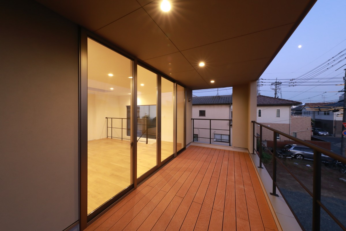 広いバルコニー