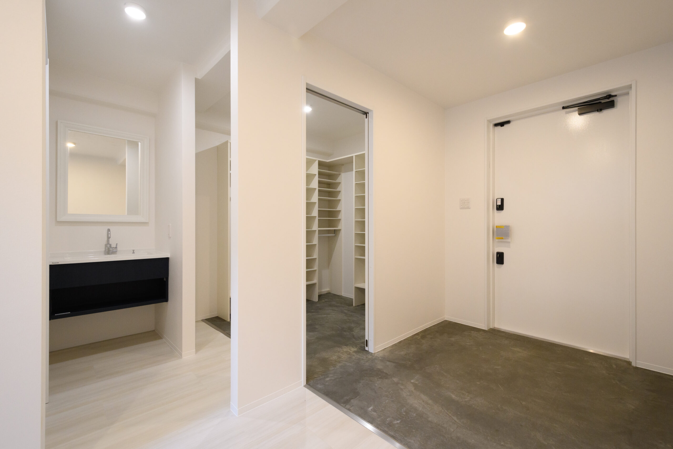 RC住宅のエントランス