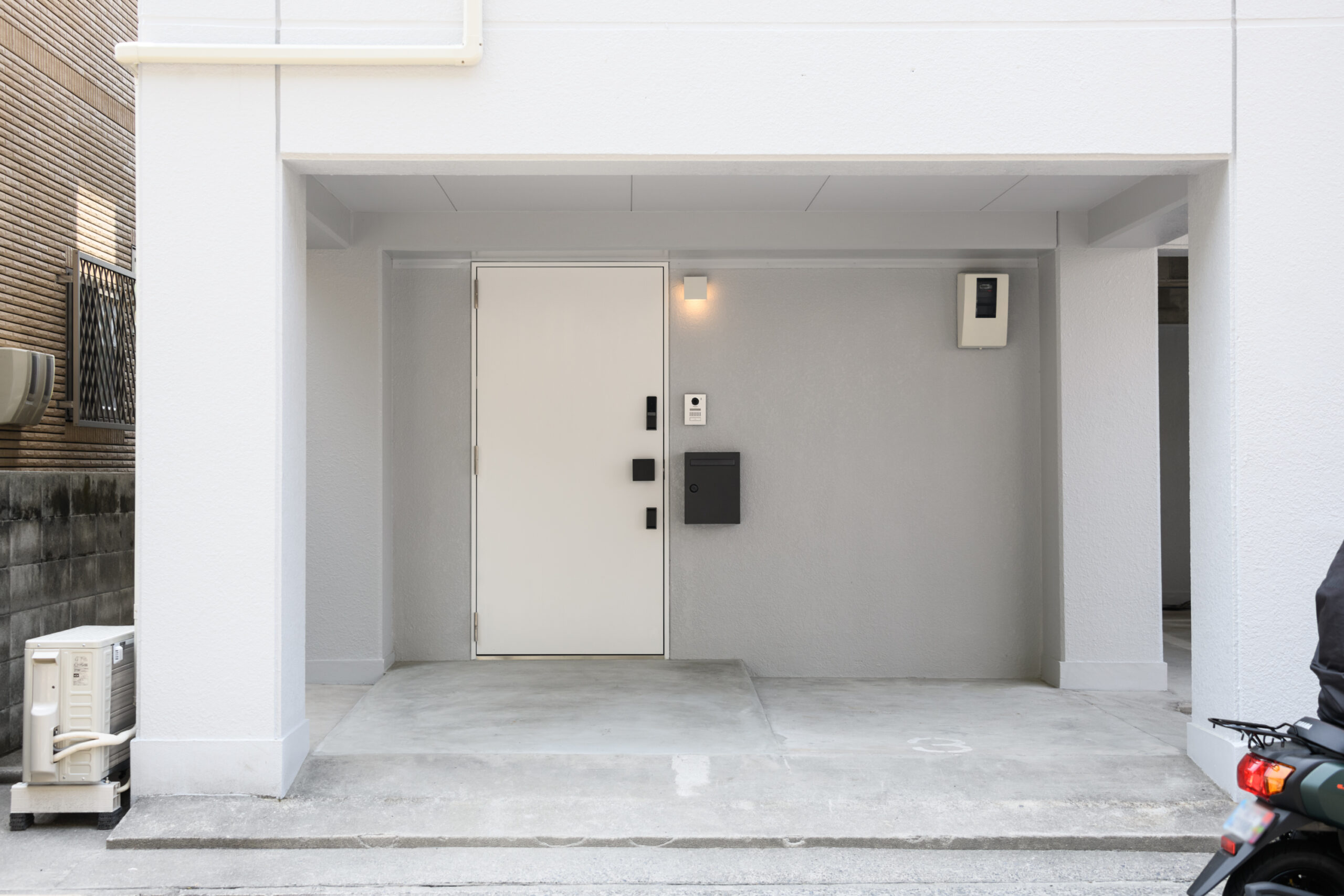 RC住宅のエントランス