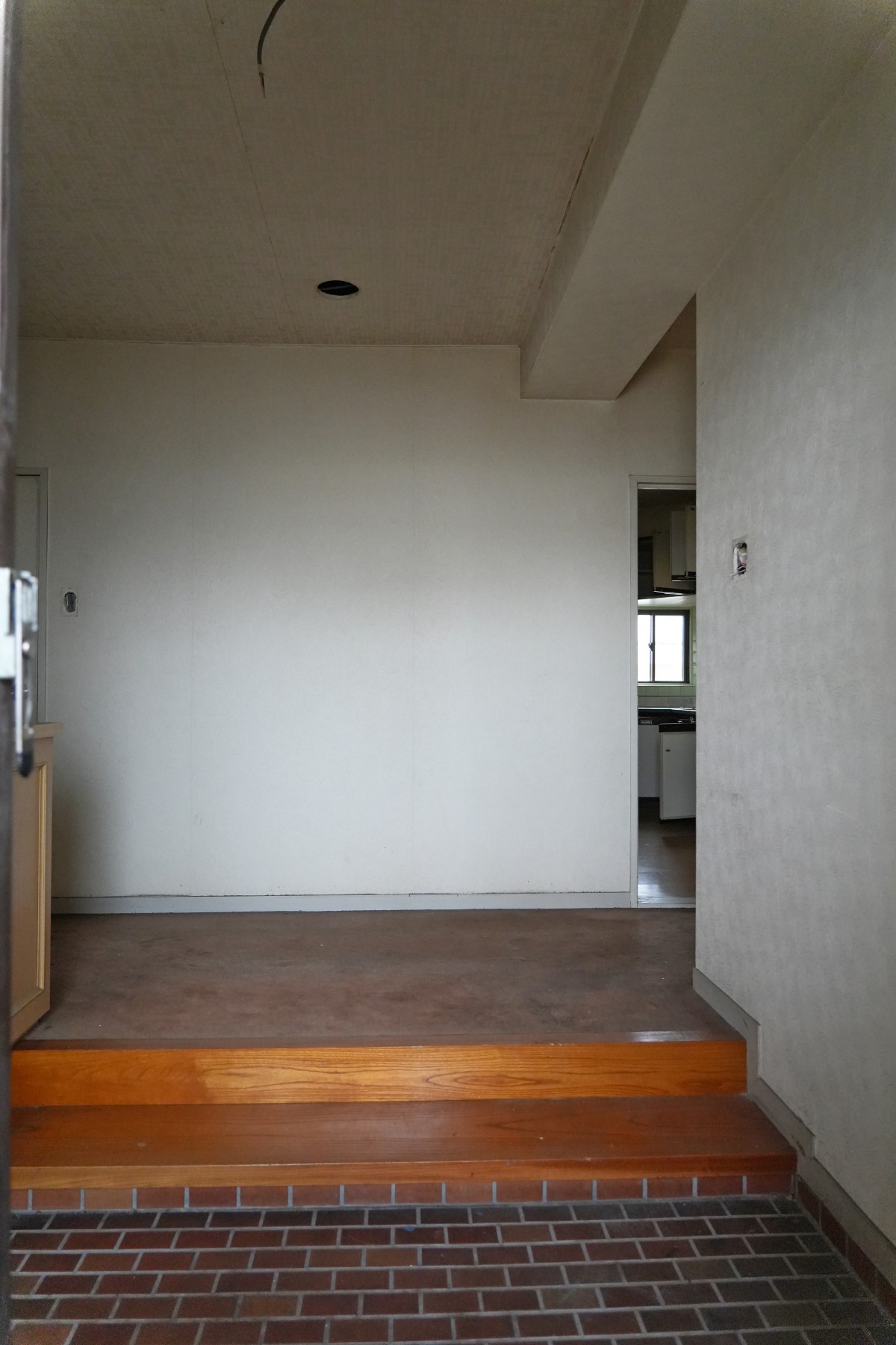 RC住宅の玄関リフォーム前